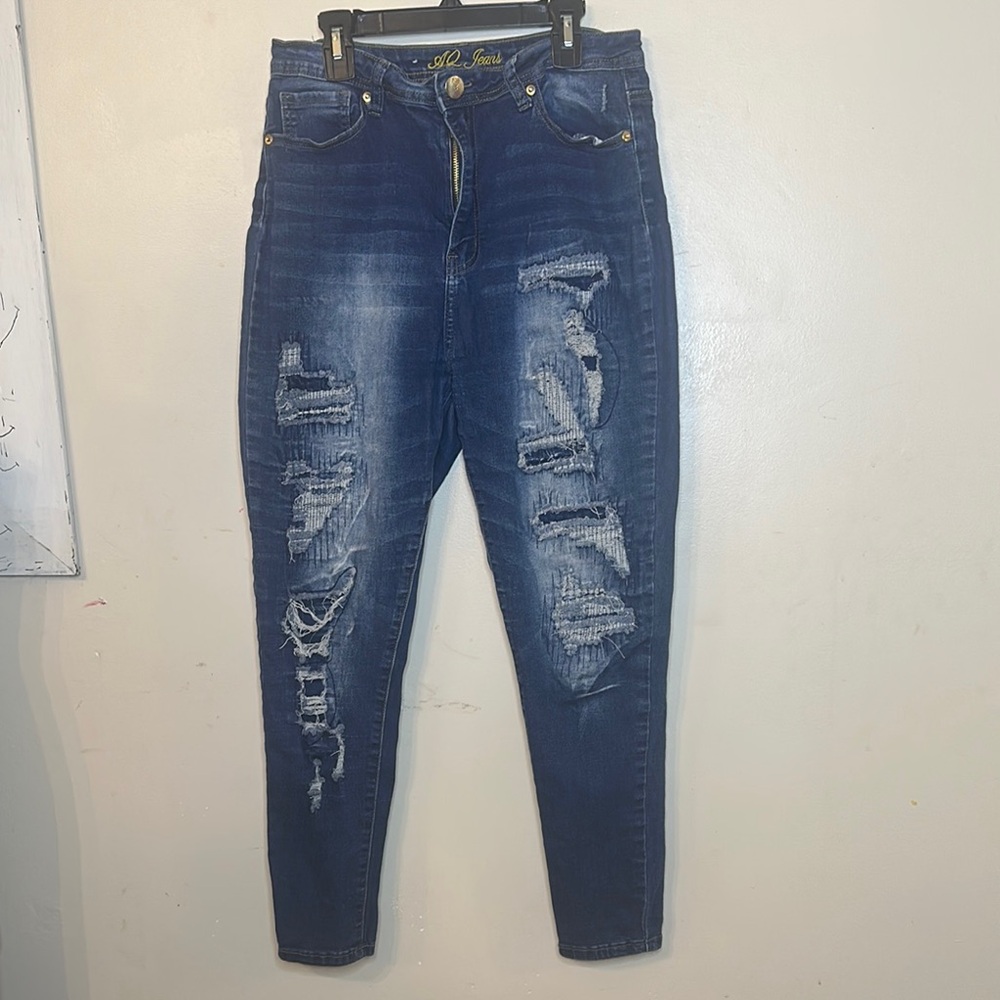 Stylish Blue Distressed Women's Jeans